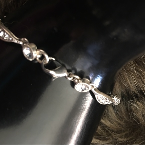Silver tone clear rhinestone bracelet 7.5” - Picture 7 of 8